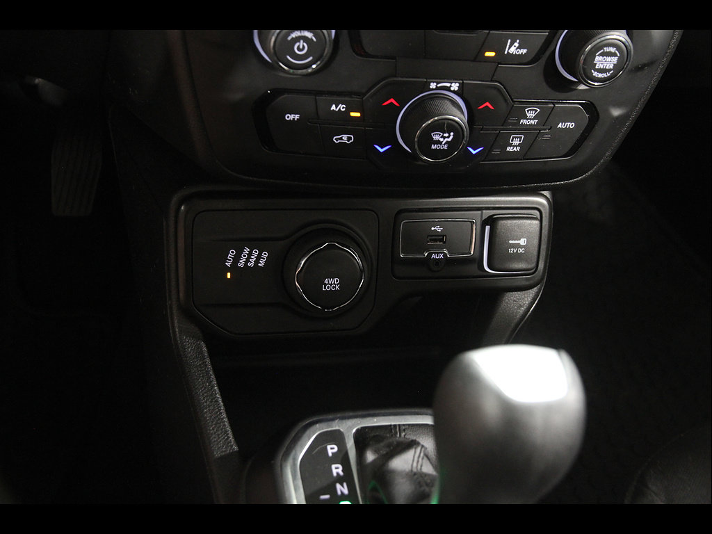 Used 2023 Jeep Renegade Latitude AWD/4WD image 15