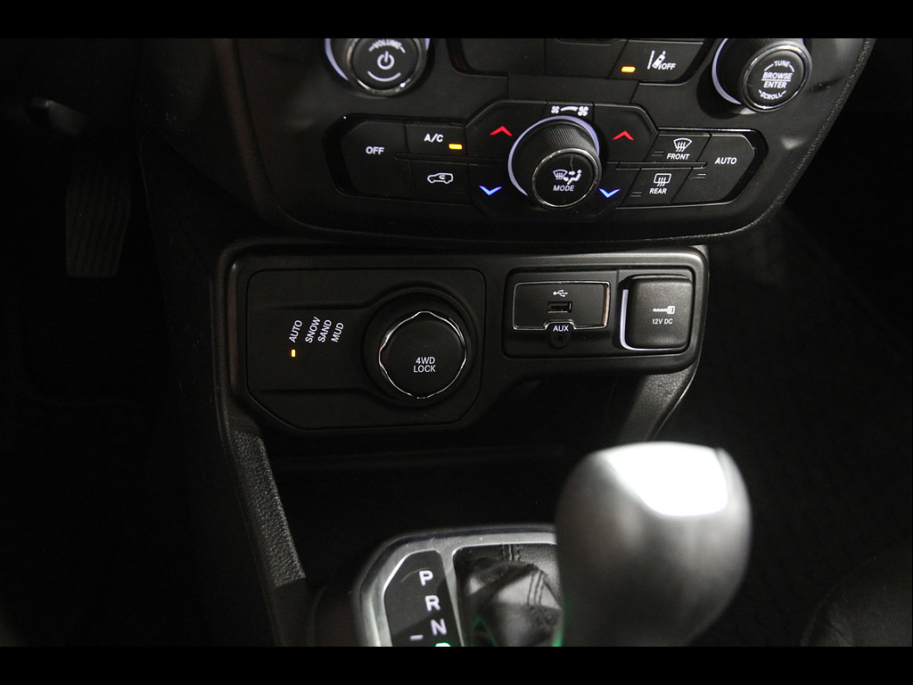 Used 2023 Jeep Renegade Latitude AWD/4WD image 15