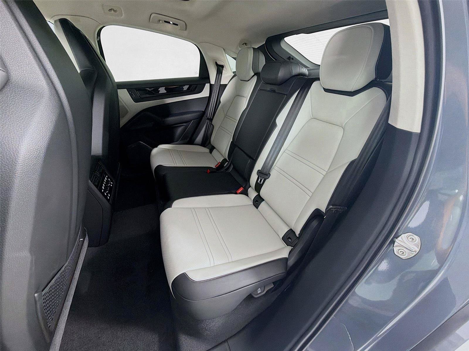 New 2026 Porsche Cayenne GTS AWD/4WD image 21