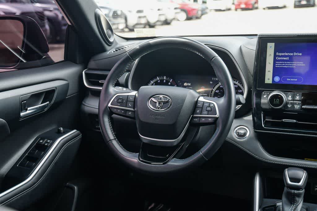 Used 2023 Toyota Highlander XSE image 12