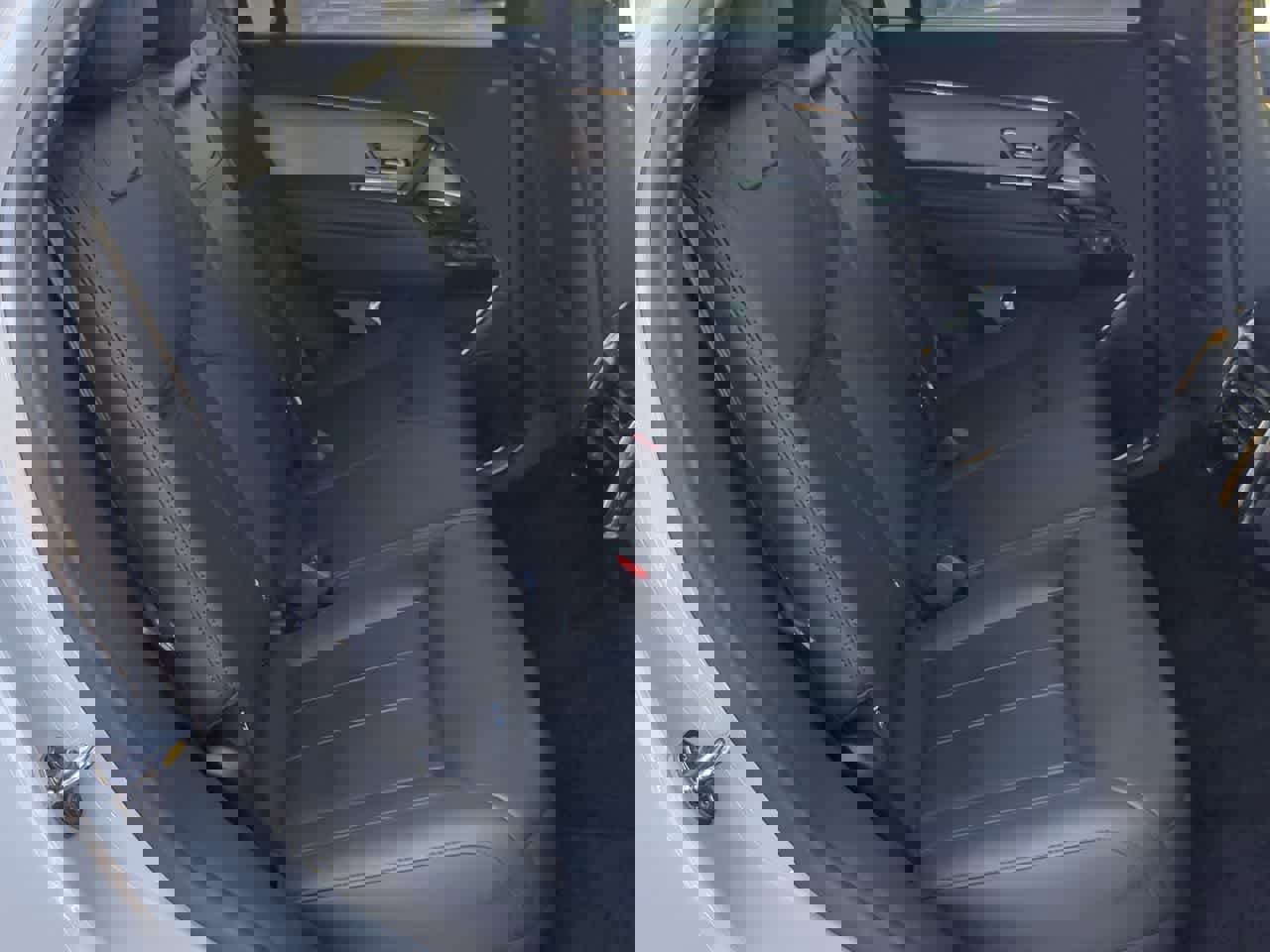 Used 2025 Land Rover Range Rover Sport SE image 21