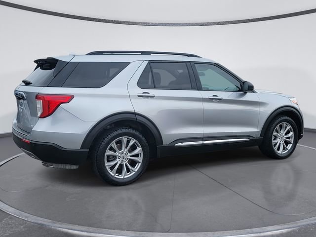 Used 2020 Ford Explorer XLT w/ Equipment Group 202A image 3