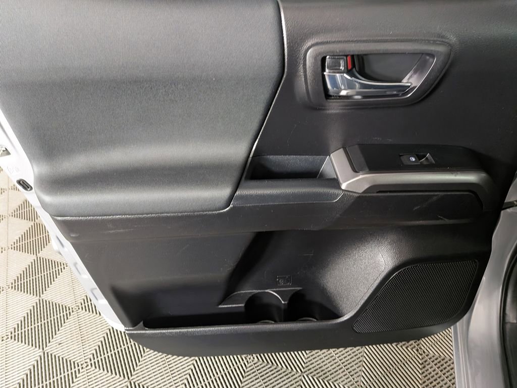 Used 2021 Toyota Tacoma TRD Off-Road image 29