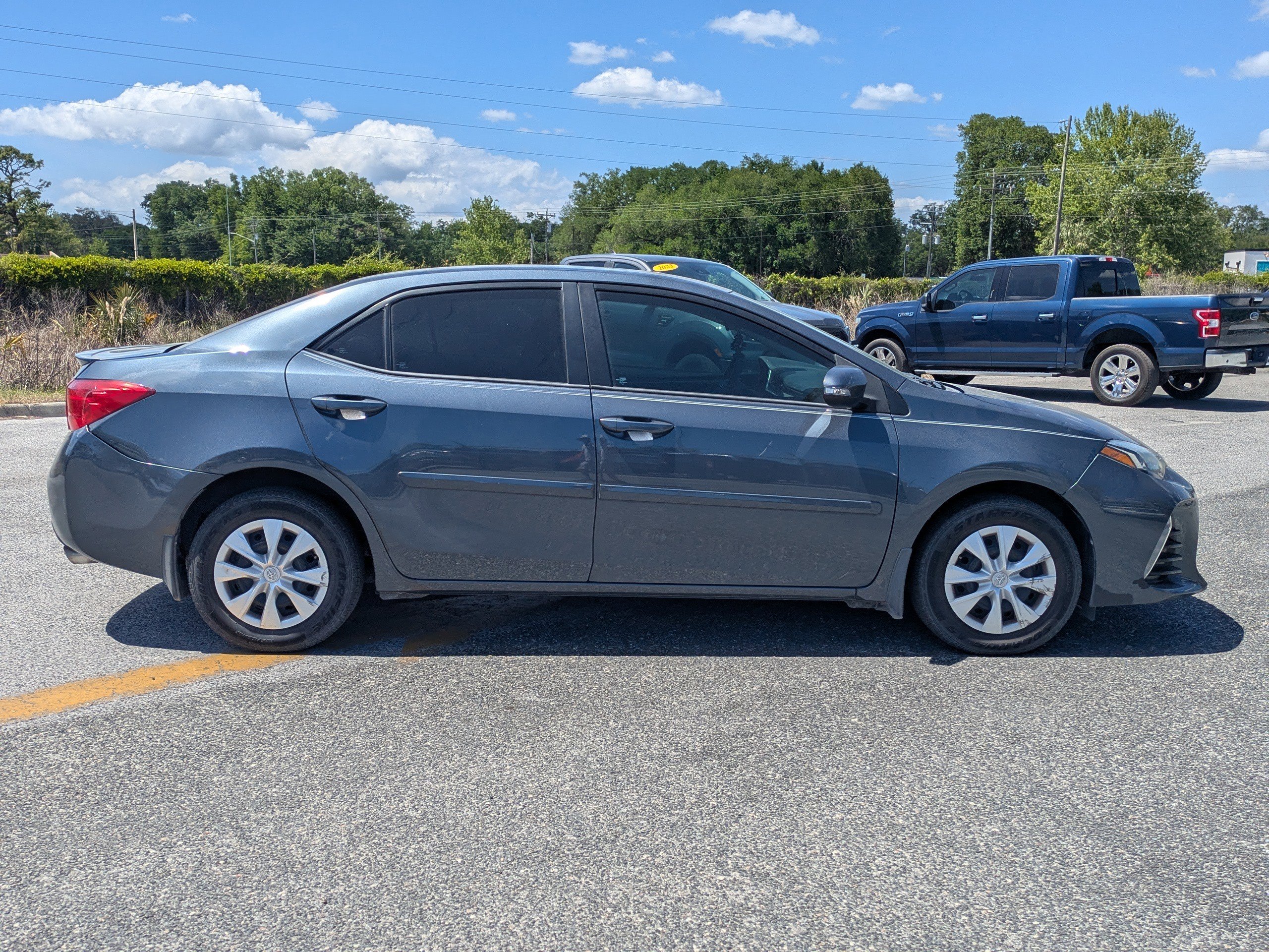 Used 2017 Toyota Corolla SE FWD image 3