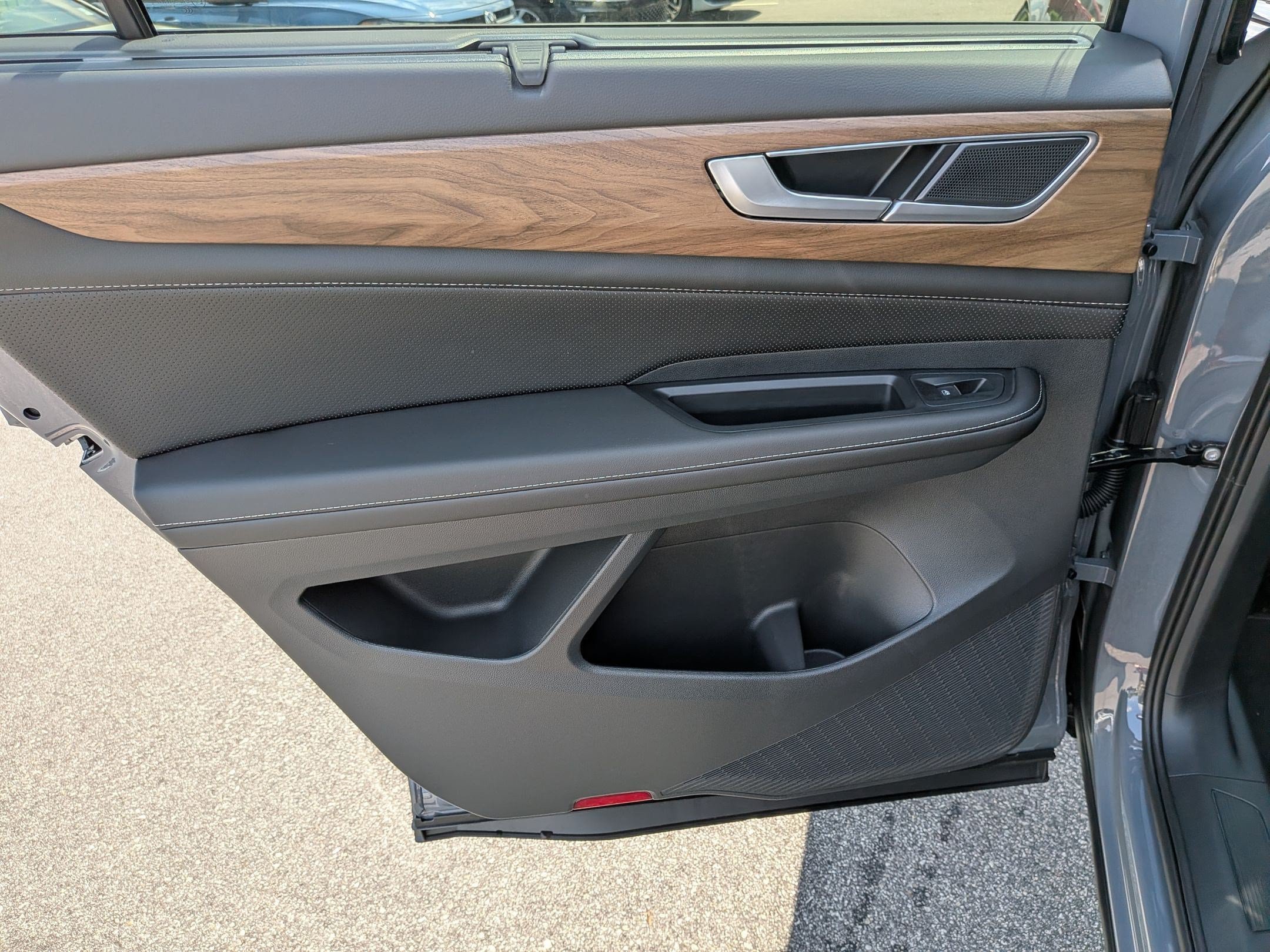 New 2026 Volkswagen Atlas SE FWD image 25