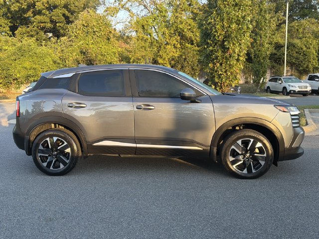 Used 2025 Nissan Kicks SV AWD/4WD image 2
