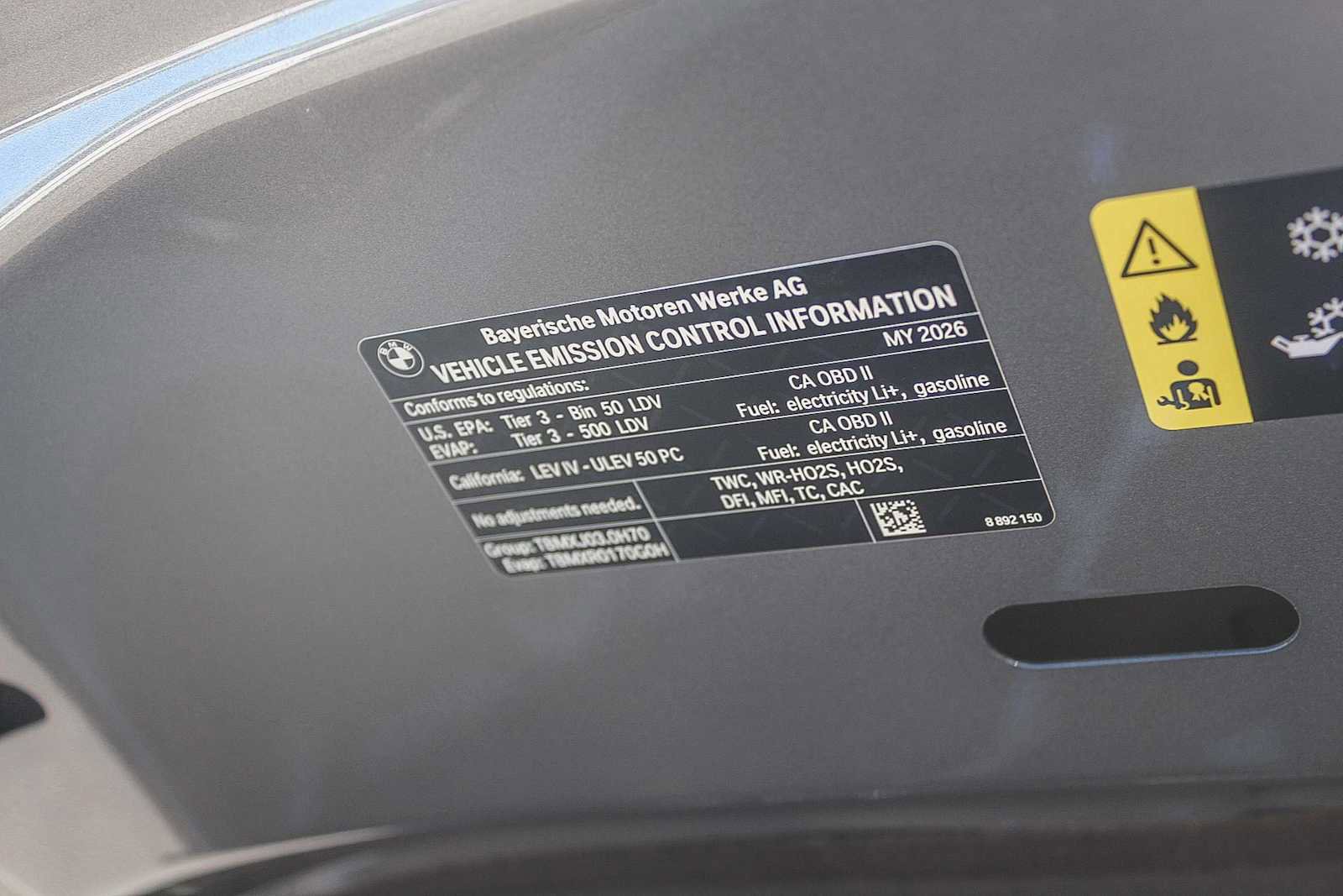 New 2026 BMW 750e xDrive w/ Premium Package image 40