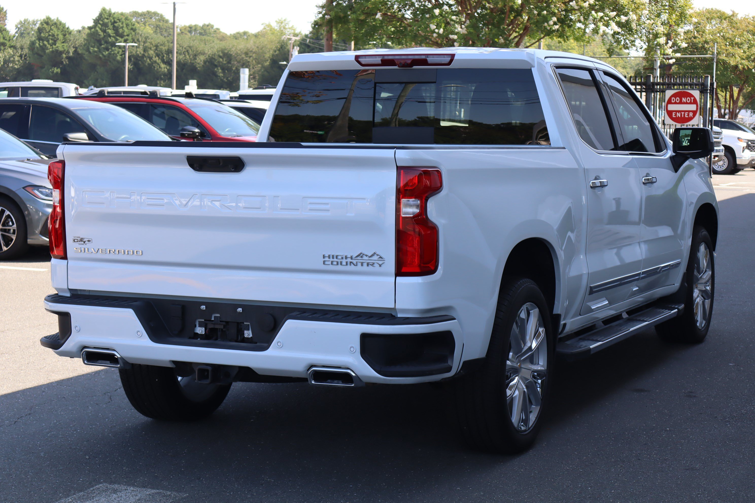 New 2026 Chevrolet Silverado 1500 High Country w/ High Country Premium Package AWD/4WD image 8