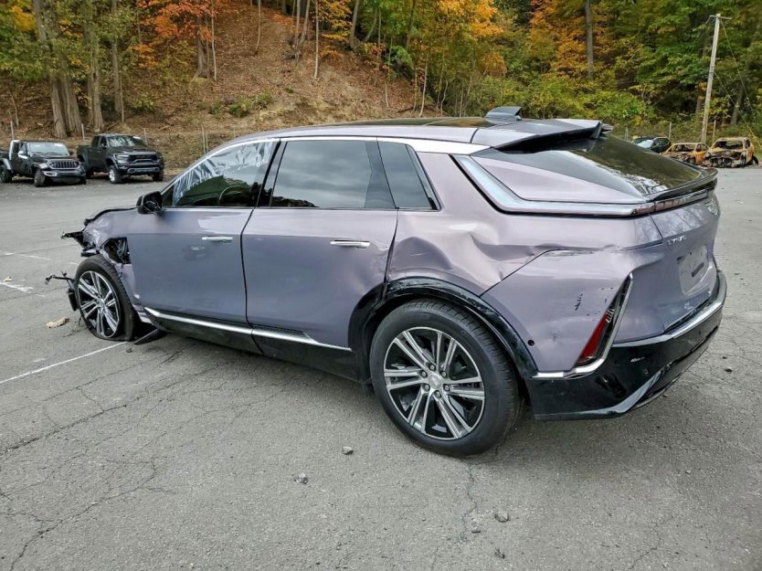 Used 2024 Cadillac Lyriq Luxury AWD/4WD image 3