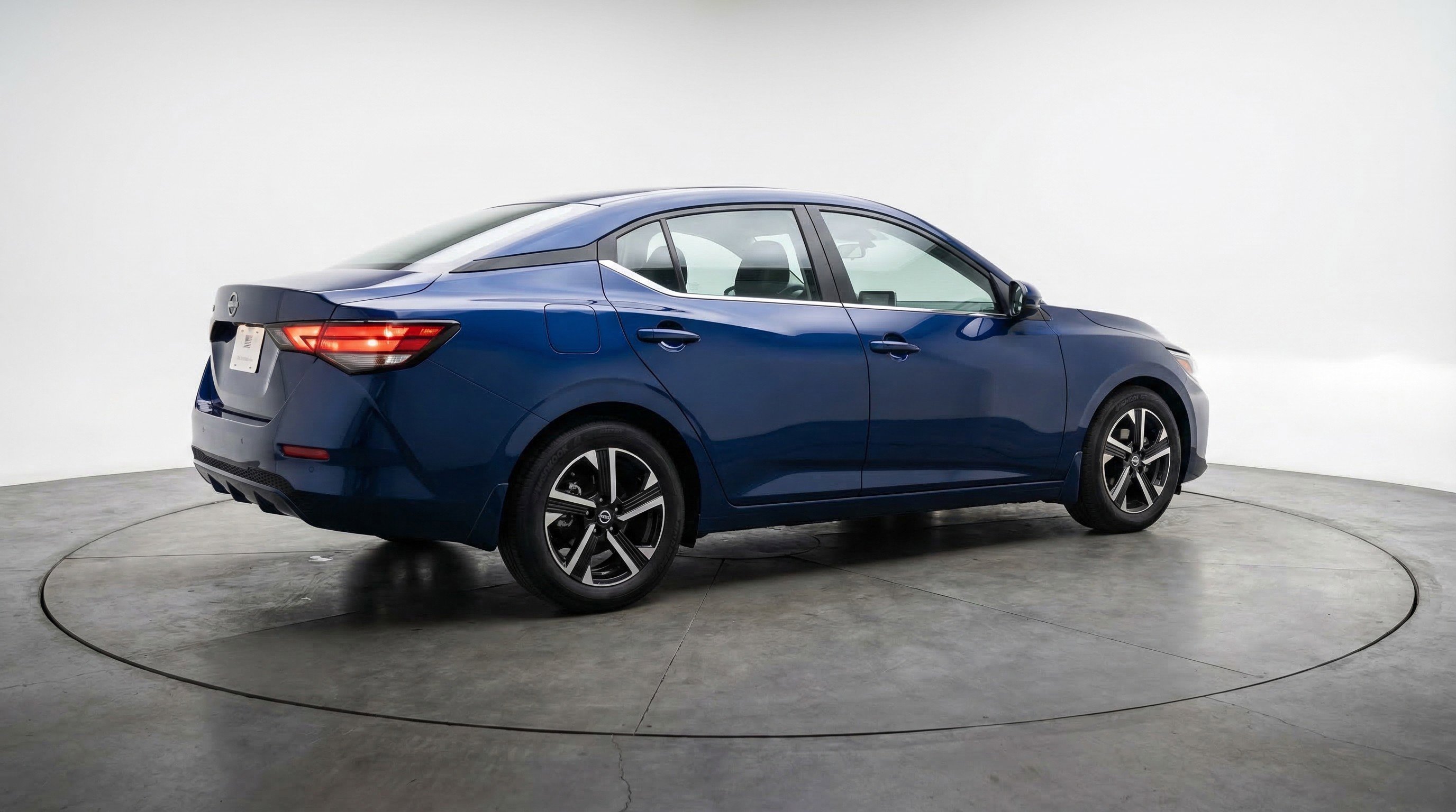 Used 2025 Nissan Sentra SV FWD image 9