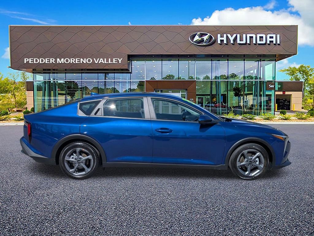 Used 2025 Kia K4 LXS image 3