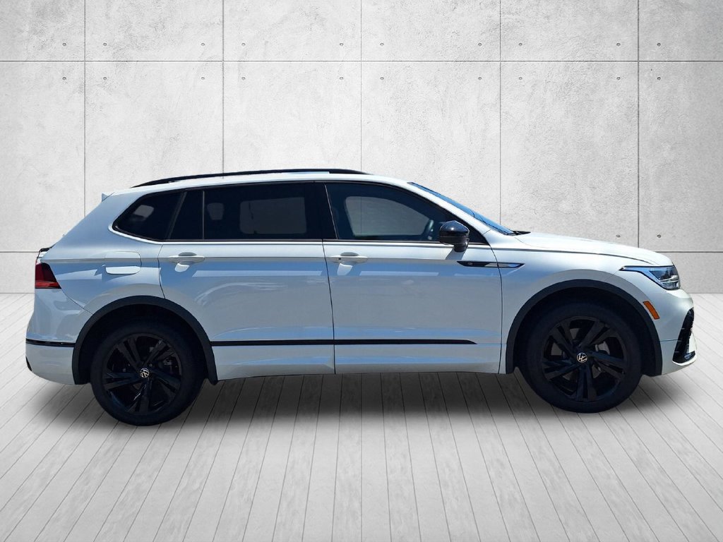 Used 2024 Volkswagen Tiguan SE R-Line FWD image 4