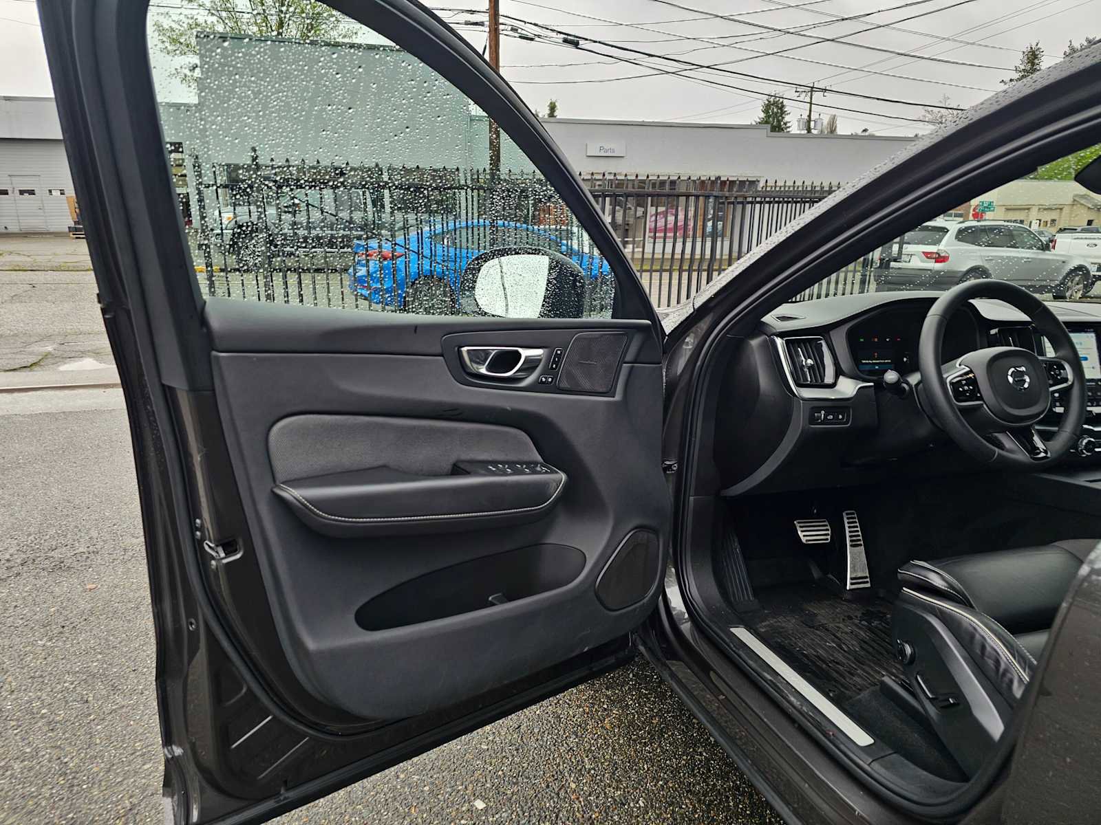 Used 2022 Volvo XC60 T8 R-Design w/ Advanced Package AWD/4WD image 20