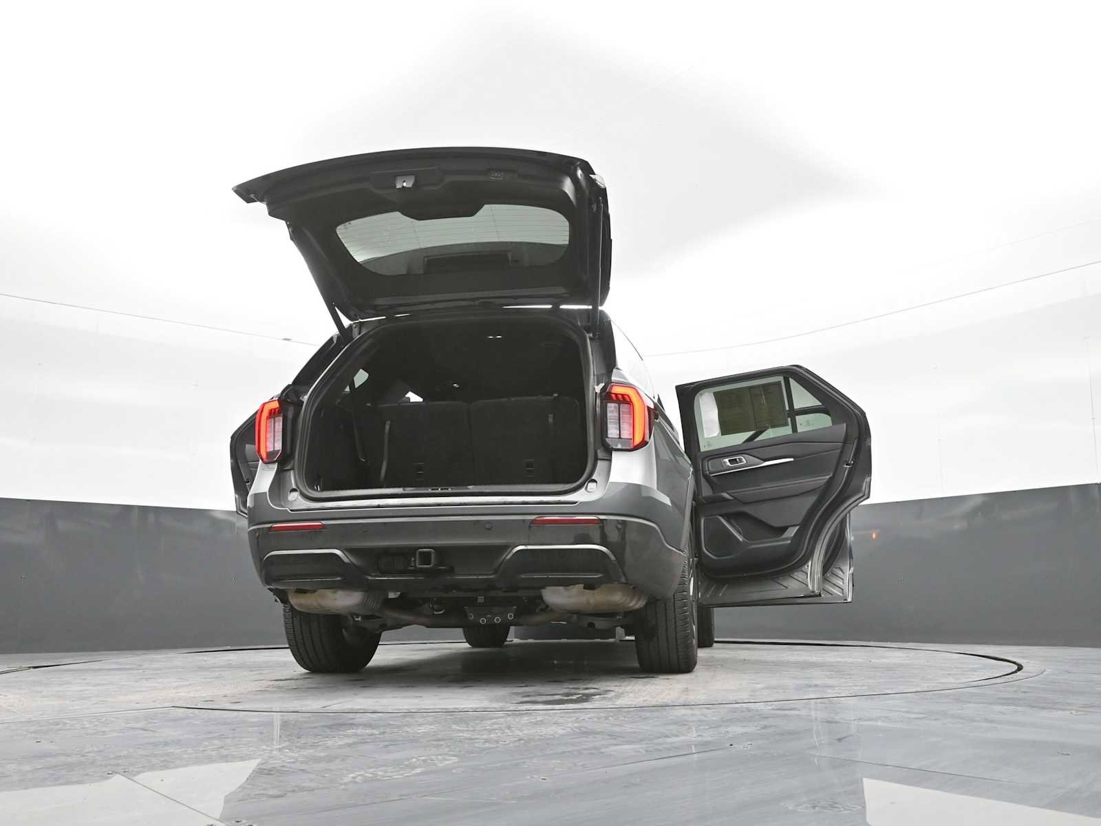 Used 2025 Ford Explorer ST-Line w/ ST-Line Street Pack image 50