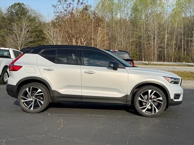 Used 2022 Volvo XC40 T4 R-Design w/ Protection Package Premier image 3