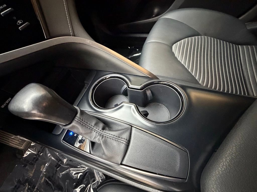 Used 2020 Toyota Camry SE image 19