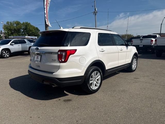 Used 2018 Ford Explorer XLT w/ Equipment Group 202A AWD/4WD image 3