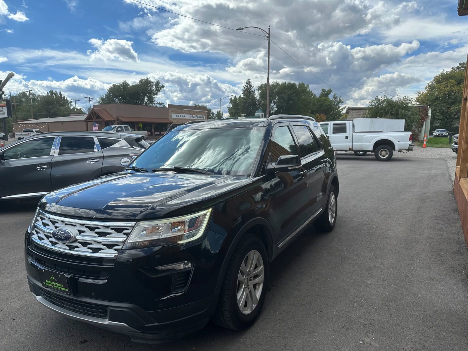 Used 2018 Ford Explorer XLT w/ Equipment Group 202A image 5