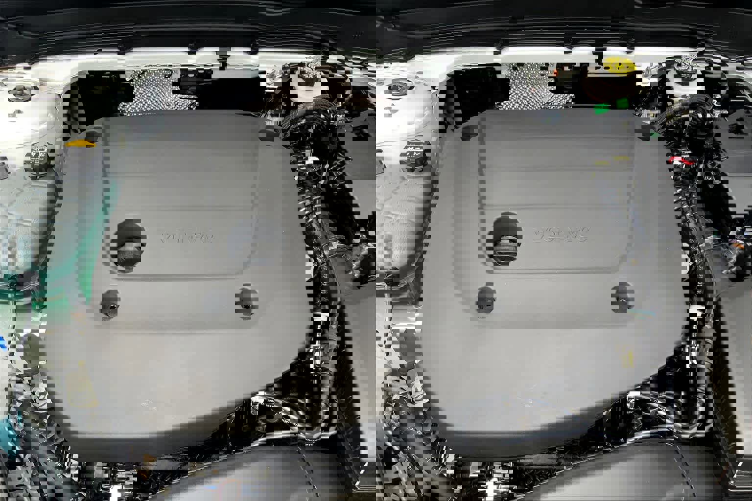 New 2025 Volvo XC40 B5 Core w/ Protection Package Premier image 15