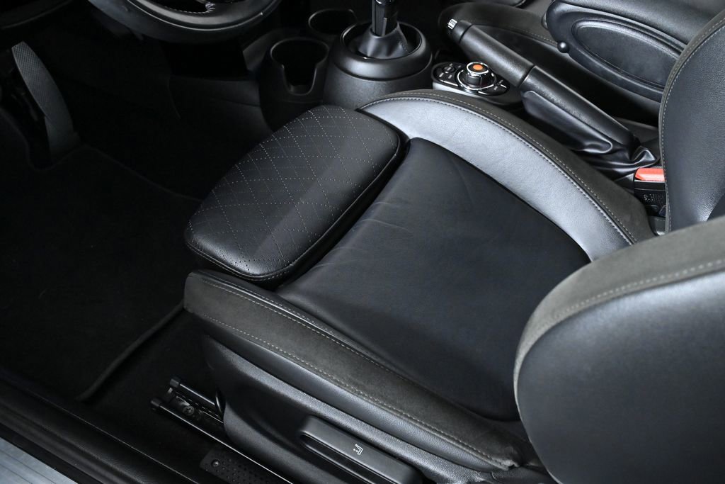 Used 2021 MINI Cooper 2-Door Hardtop image 24