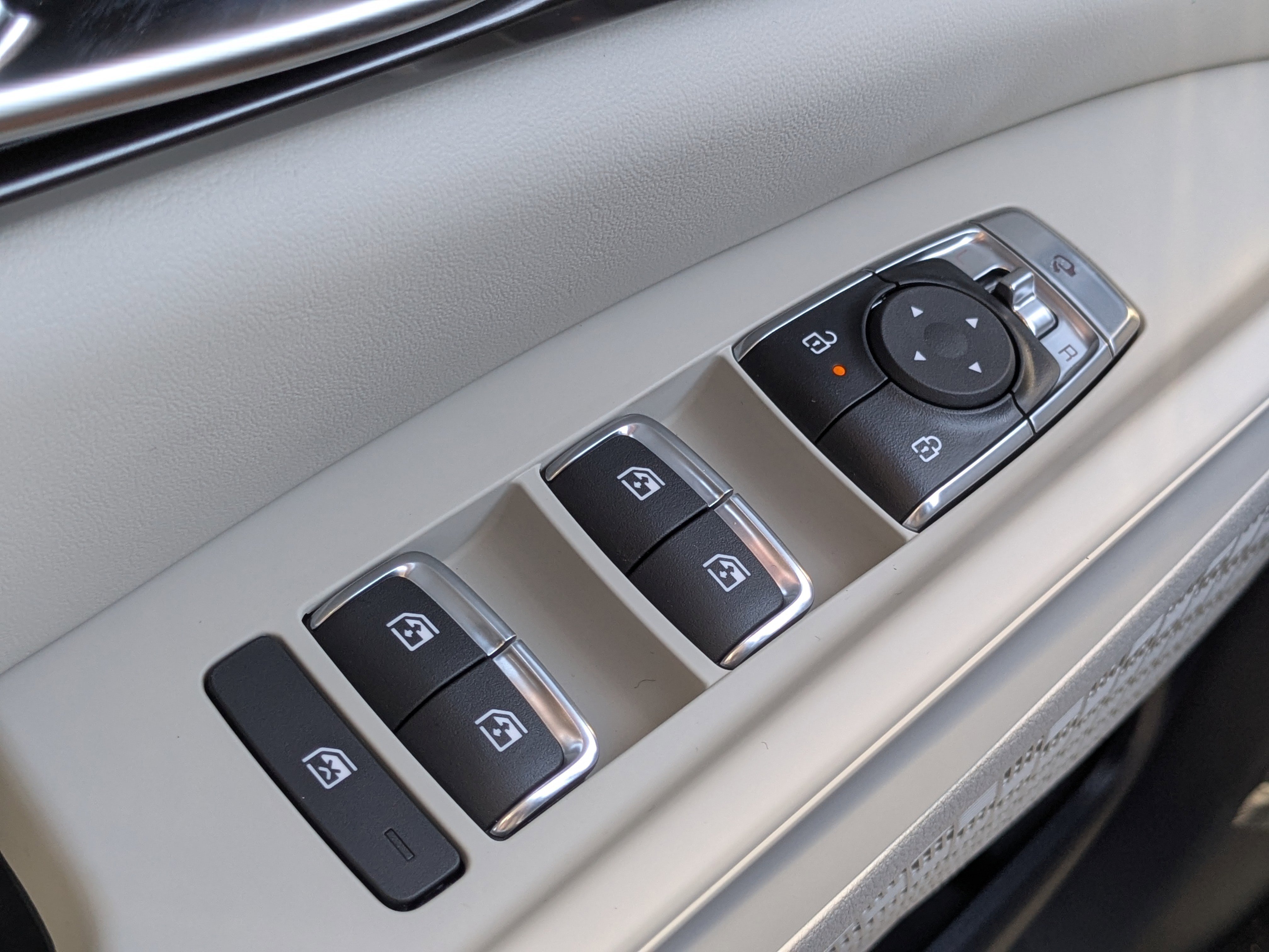 New 2026 Kia Carnival SX w/ SX Dark Edition Package FWD image 37