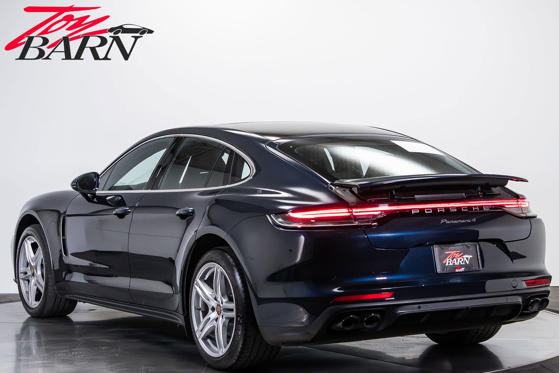 Used 2022 Porsche Panamera 4 Platinum Edition AWD/4WD image 3