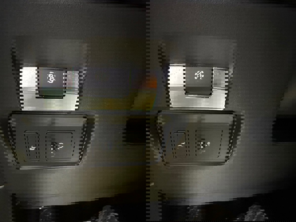 Used 2023 Land Rover Range Rover Evoque S image 17