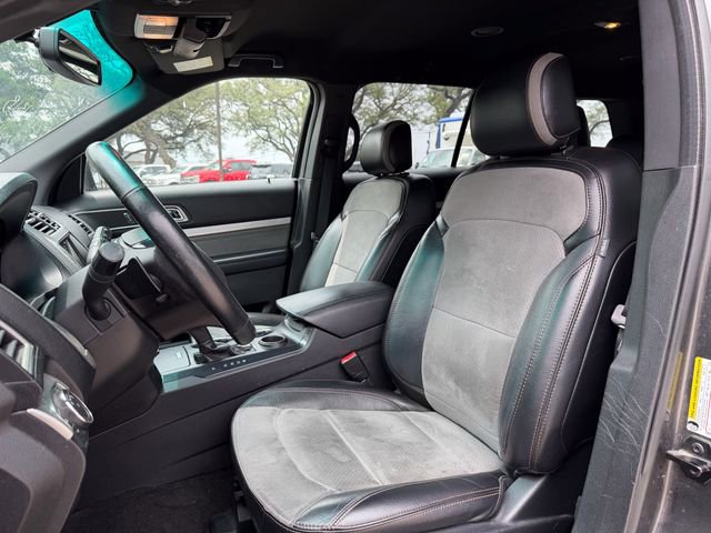 Used 2017 Ford Explorer XLT w/ Equipment Group 202A FWD image 7