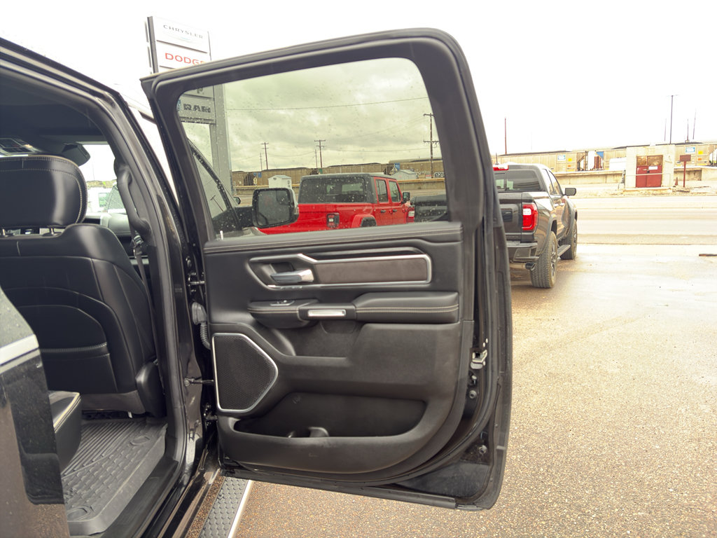 Used 2023 RAM 1500 Laramie AWD/4WD image 17