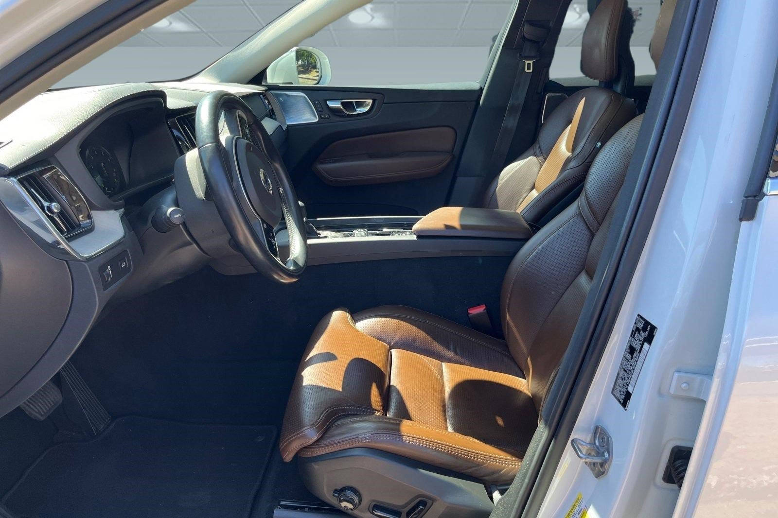 Used 2018 Volvo XC60 T6 Inscription w/ Luxury Seat Package AWD/4WD image 3