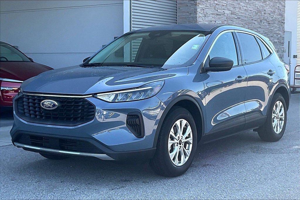 Used 2024 Ford Escape Active w/ Tech Pack #1 FWD image 3