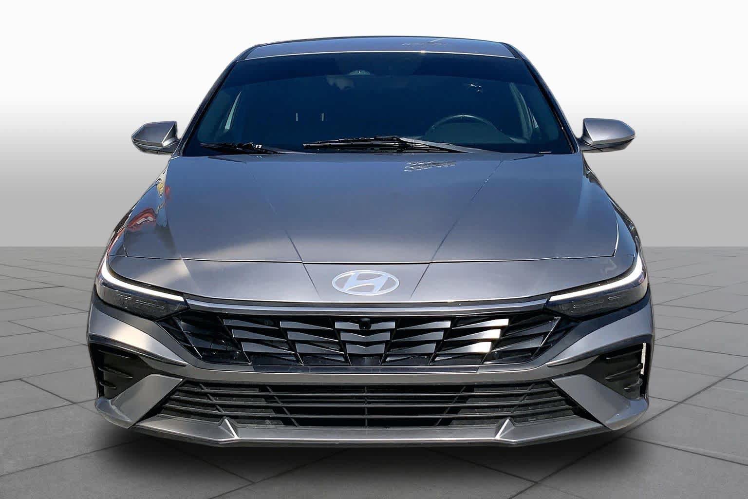 Used 2025 Hyundai Elantra Sport FWD image 4