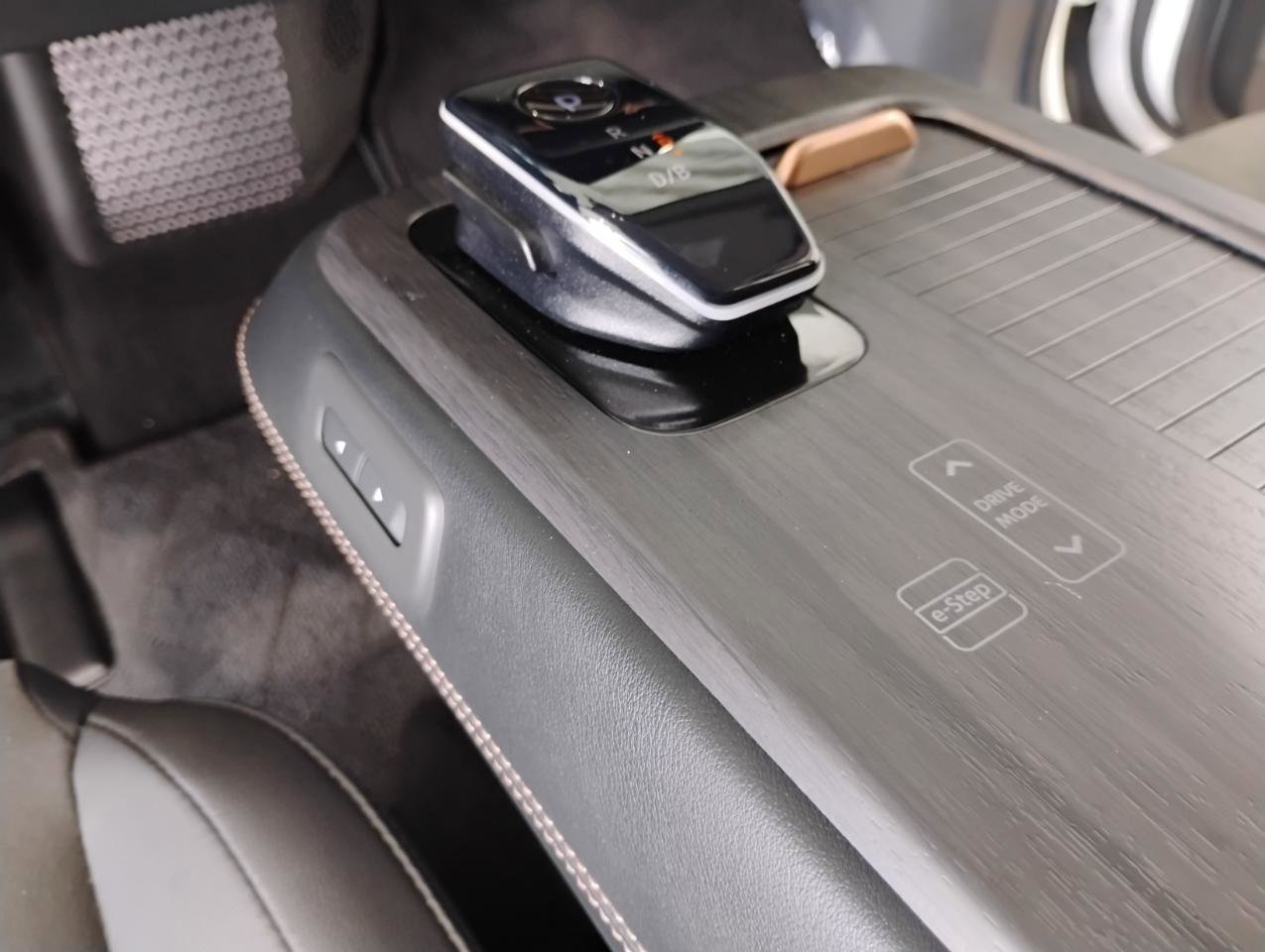 Used 2024 Nissan Ariya AWD image 31