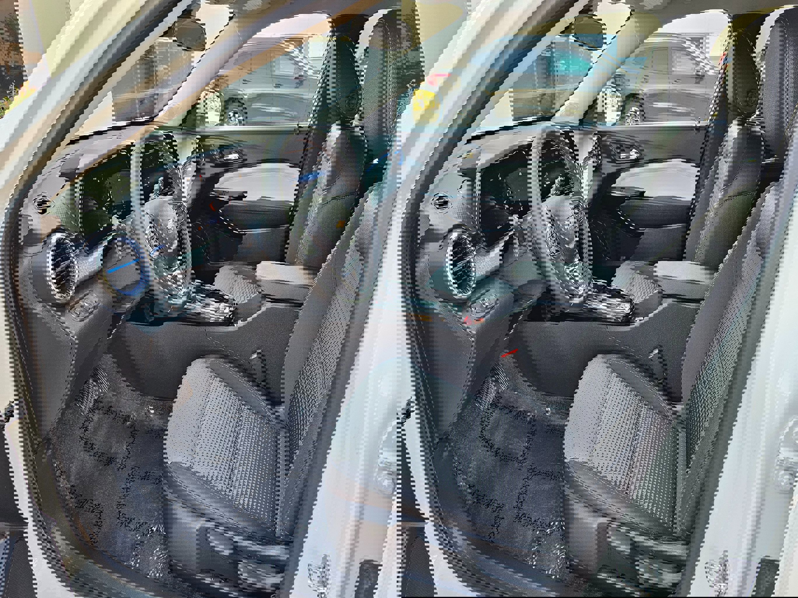 Used 2025 Chevrolet Trax LT w/ LT Convenience Package image 16