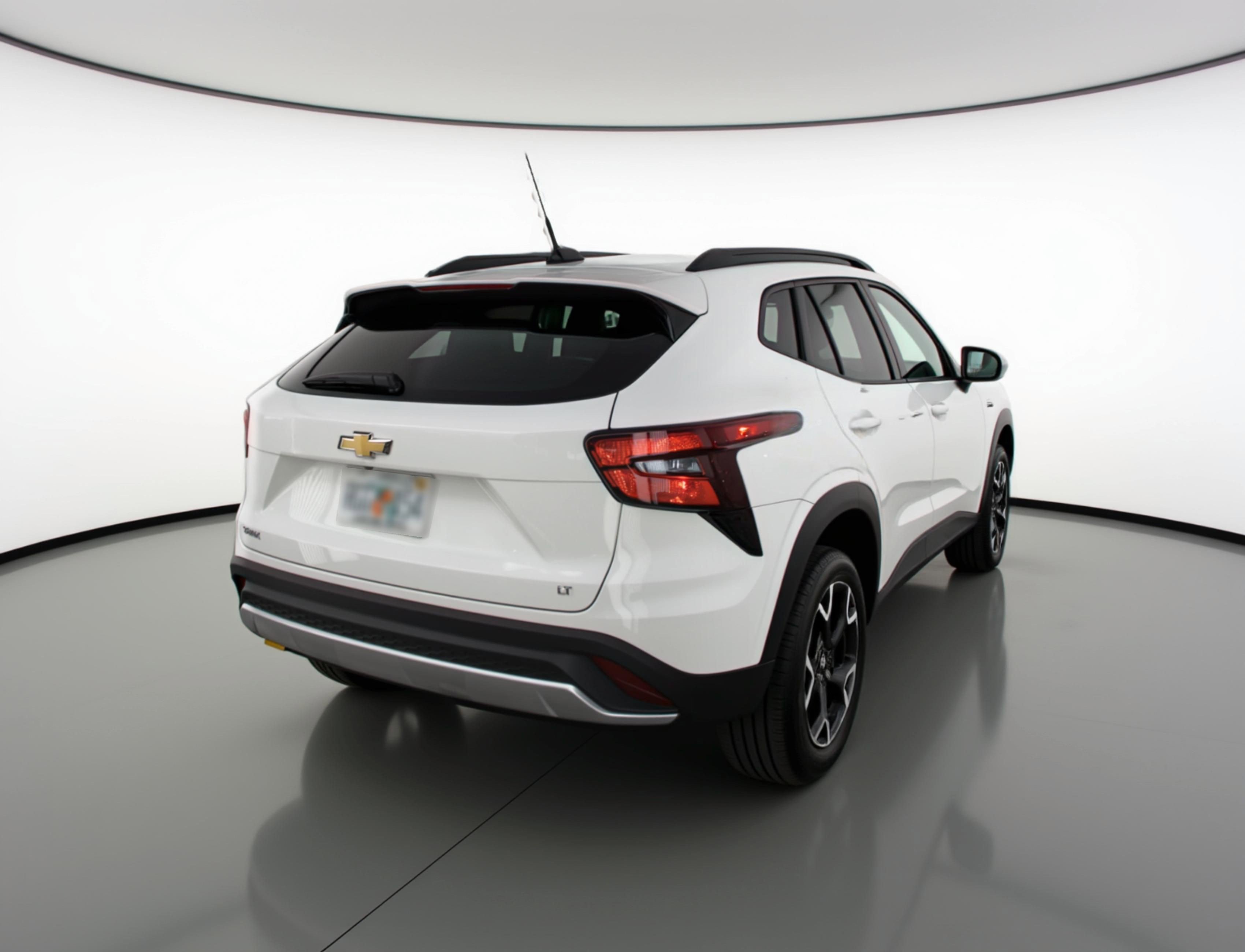 Used 2025 Chevrolet Trax LT w/ LT Convenience Package FWD image 9