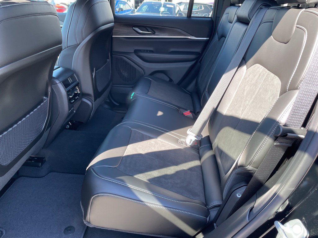 New 2026 Jeep Grand Cherokee Altitude AWD/4WD image 12