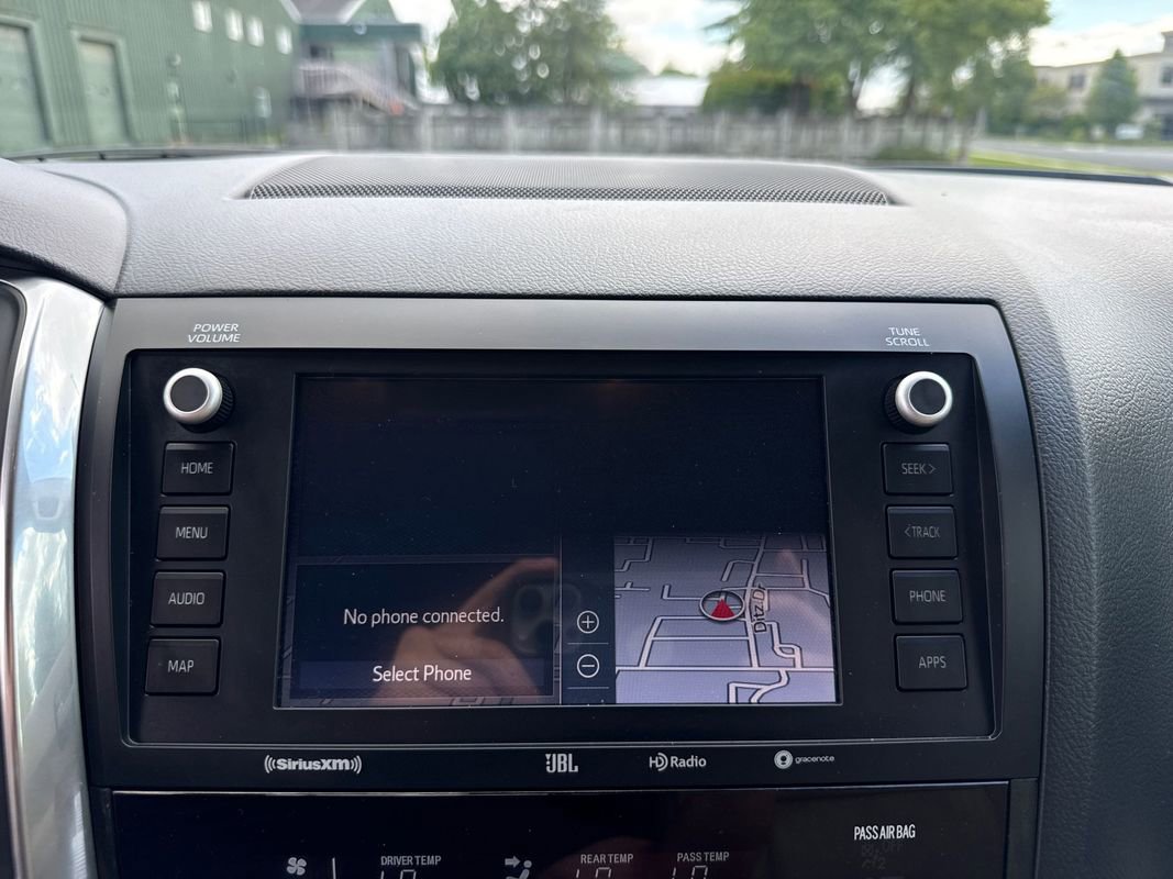 Used 2021 Toyota Sequoia Platinum AWD/4WD image 22
