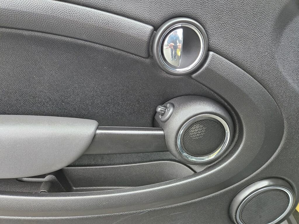 Used 2010 MINI Cooper Hardtop image 16