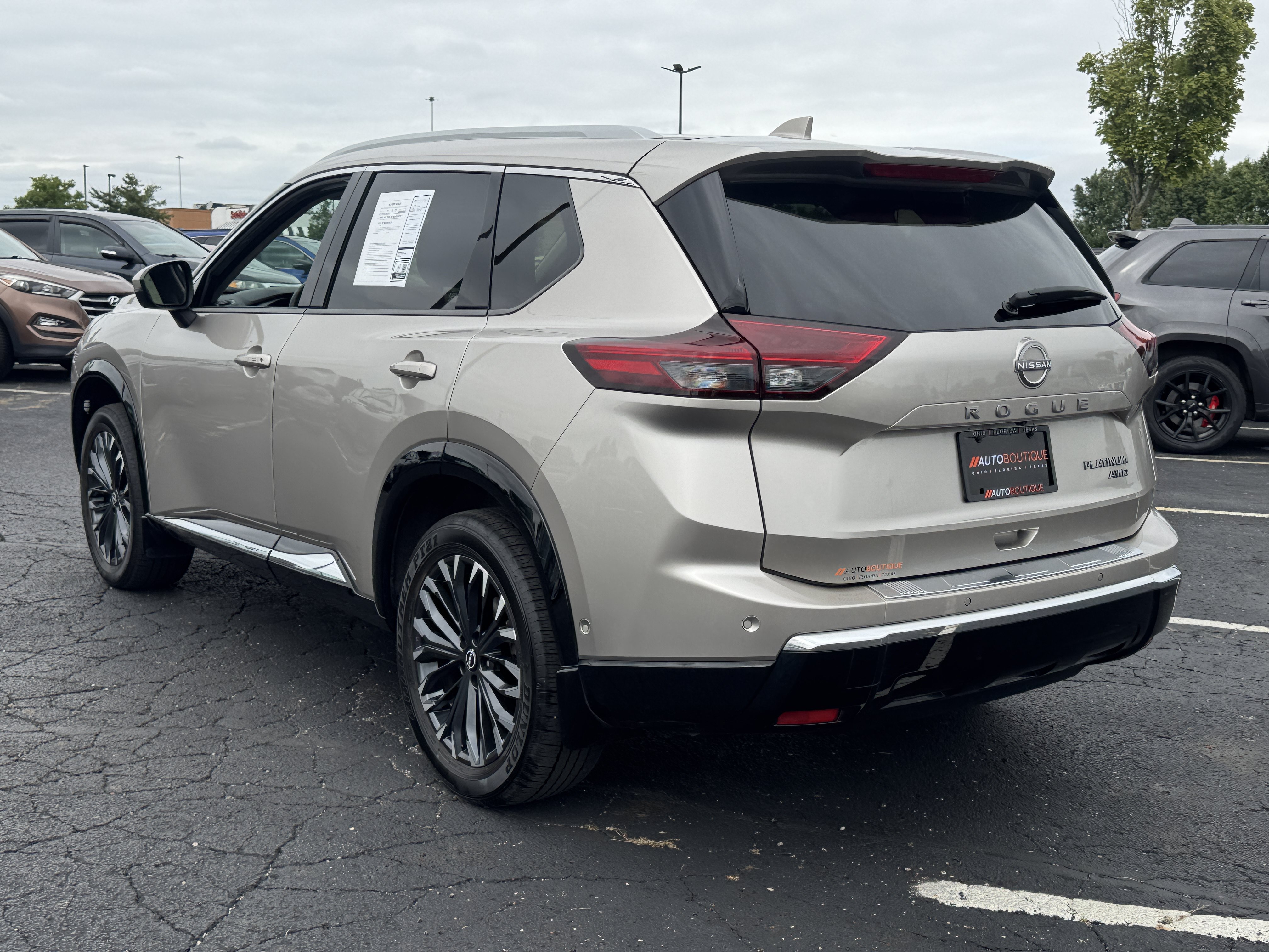 Used 2024 Nissan Rogue Platinum w/ Platinum Premium Package AWD/4WD image 10