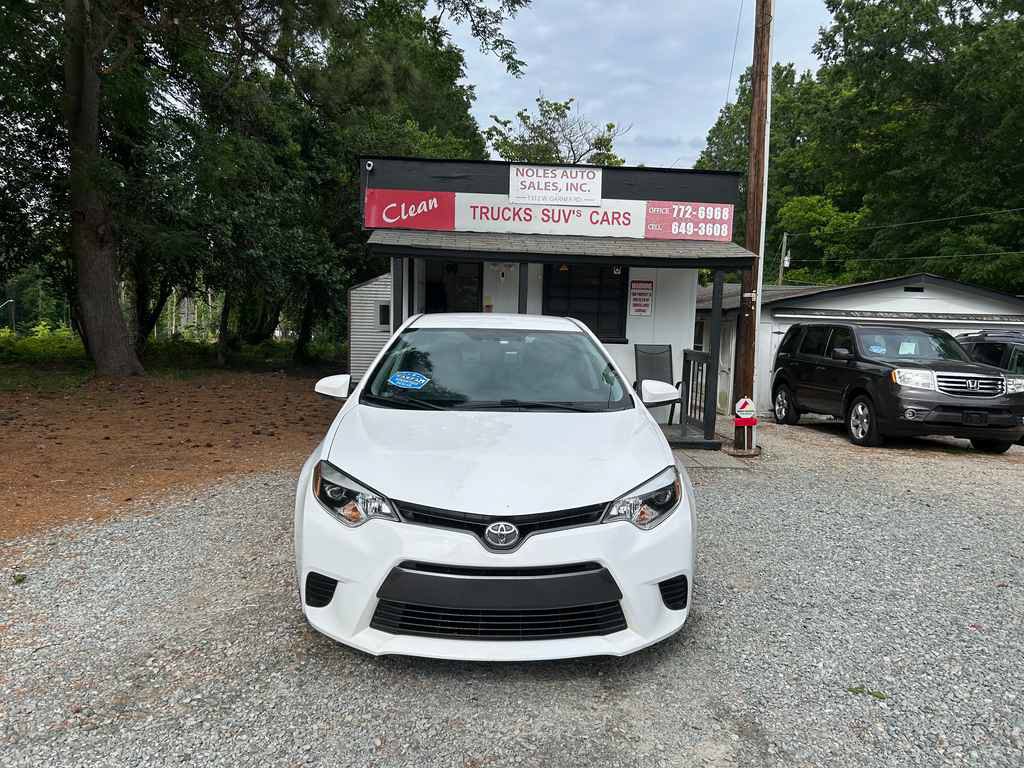 Used 2016 Toyota Corolla LE FWD image 2