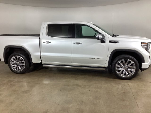 Used 2023 GMC Sierra 1500 Denali w/ Denali Reserve Package AWD/4WD image 4