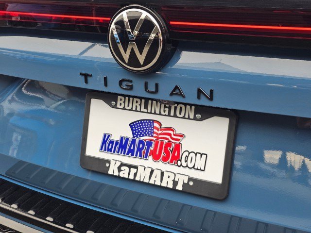 Used 2025 Volkswagen Tiguan SE R-Line AWD/4WD image 16