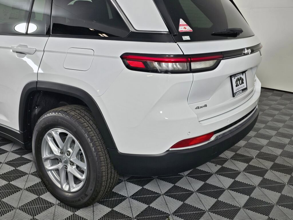 New 2025 Jeep Grand Cherokee Laredo X w/ Trailer Tow Package image 12