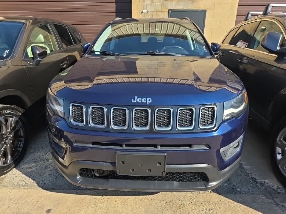 Used 2017 Jeep Compass Latitude w/ Popular Equipment Group AWD/4WD image 2