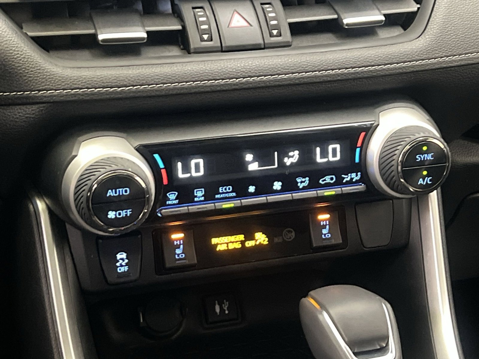 Used 2019 Toyota RAV4 XLE Premium w/ Cold Weather Package AWD/4WD image 20