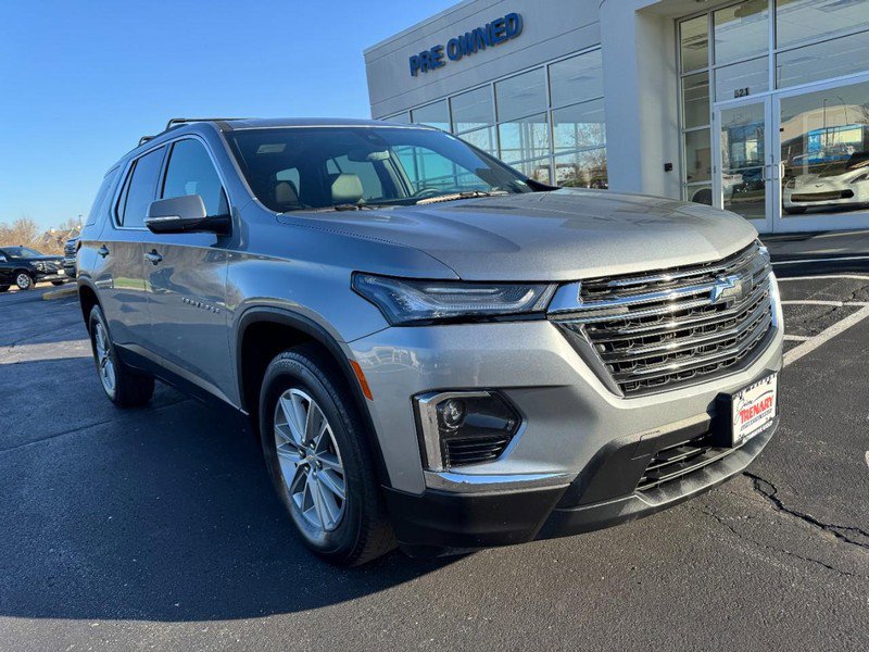Used 2023 Chevrolet Traverse LT image 2