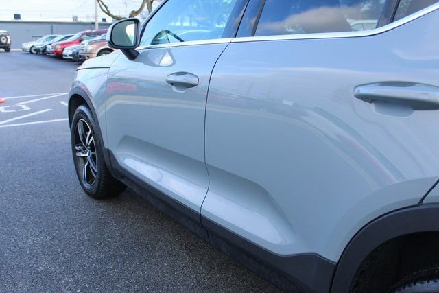 Used 2025 Volvo XC40 B5 Plus image 45