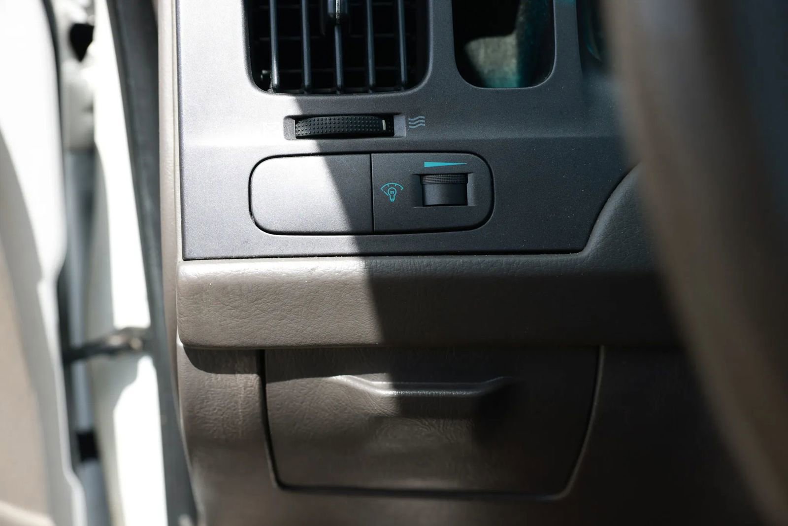Used 2005 Hyundai Elantra GLS FWD image 41