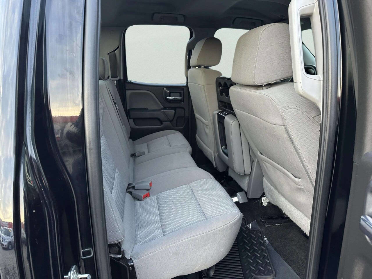 Used 2018 Chevrolet Silverado 1500 Custom w/ Custom Value Package AWD/4WD image 14
