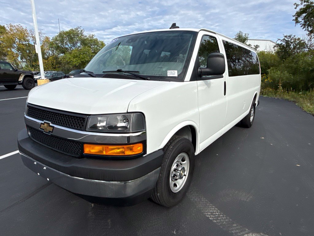 Used 2025 Chevrolet Express 3500 LT w/ LT Preferred Equipment Group RWD image 5